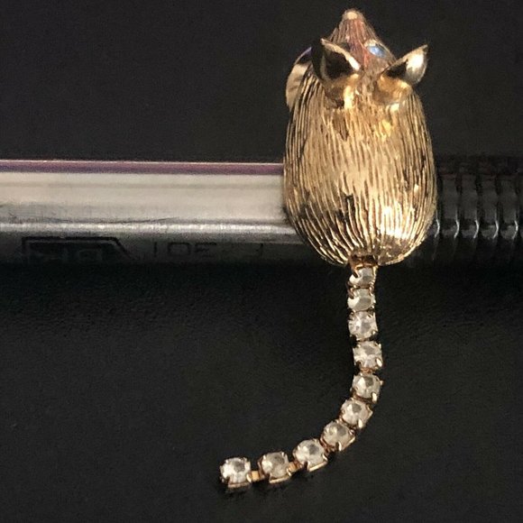 Vintage 70s Avon Midas Mouse Rhinestone Eyes Tail Gold Pin - Picture 3 of 9
